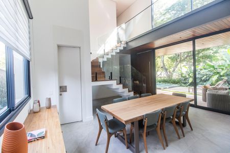Casa à venda com 537m², 5 quartos e 4 vagas Casa à venda com 537m², 5 quartos e 4 vagasSala de Jantar