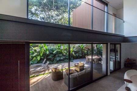 Casa à venda com 537m², 5 quartos e 4 vagas Casa à venda com 537m², 5 quartos e 4 vagasVista