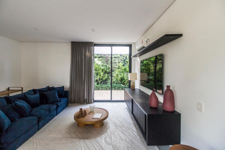 Casa à venda com 537m², 5 quartos e 4 vagas Casa à venda com 537m², 5 quartos e 4 vagasSala de TV