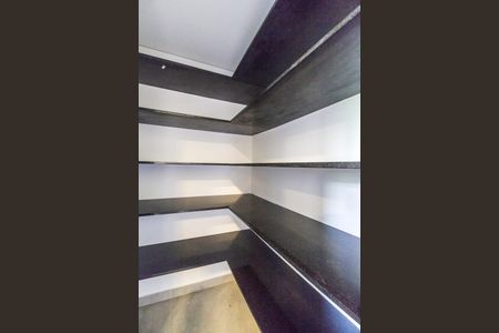 Casa à venda com 537m², 5 quartos e 4 vagas Casa à venda com 537m², 5 quartos e 4 vagasDespensa