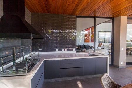 Casa à venda com 537m², 5 quartos e 4 vagas Casa à venda com 537m², 5 quartos e 4 vagasVaranda gourmet