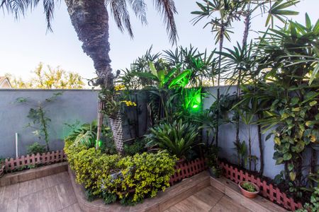 Casa à venda com 500m², 4 quartos e 3 vagas Casa à venda com 500m², 4 quartos e 3 vagasQuintal