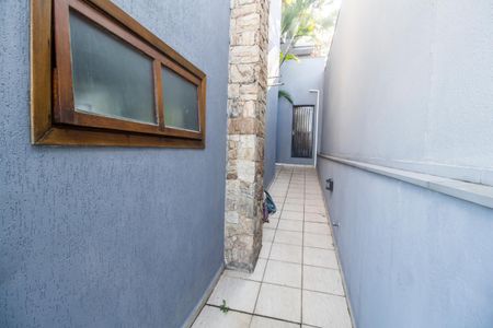 Casa à venda com 500m², 4 quartos e 3 vagas Casa à venda com 500m², 4 quartos e 3 vagasCorredor