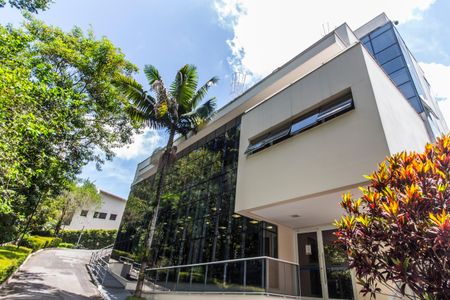 Casa à venda com 558m², 4 quartos e 6 vagas Casa à venda com 558m², 4 quartos e 6 vagasÁrea comum