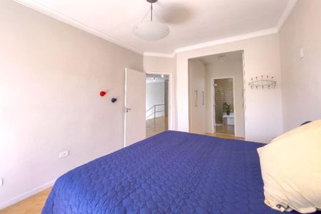 Casa à venda com 278m², 4 quartos e 4 vagas