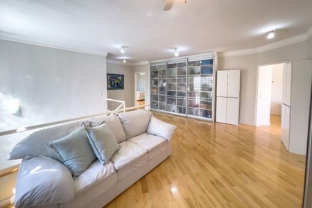Casa à venda com 278m², 4 quartos e 4 vagas