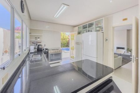 Casa à venda com 278m², 4 quartos e 4 vagas