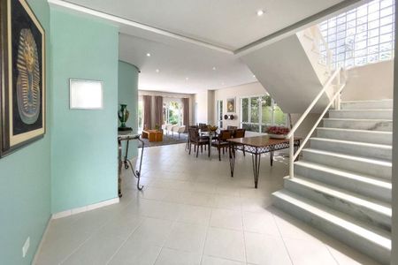Casa à venda com 278m², 4 quartos e 4 vagas