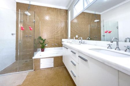 Casa à venda com 278m², 4 quartos e 4 vagas