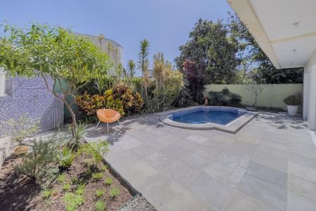Casa à venda com 278m², 4 quartos e 4 vagas