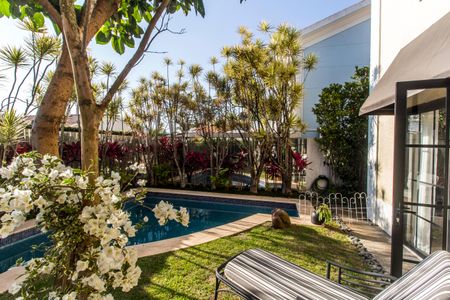 Casa à venda com 318m², 4 quartos e 4 vagas Casa à venda com 318m², 4 quartos e 4 vagasVista da Sala