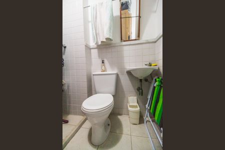 Casa à venda com 318m², 4 quartos e 4 vagas Casa à venda com 318m², 4 quartos e 4 vagasBanheiro de Serviço