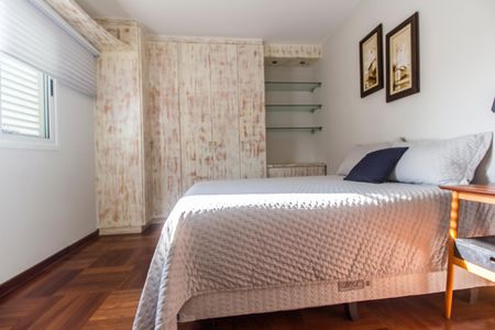 Casa à venda com 318m², 4 quartos e 4 vagas Casa à venda com 318m², 4 quartos e 4 vagasSuíte 2