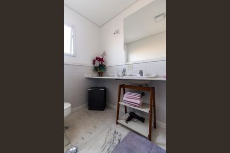 Casa à venda com 318m², 4 quartos e 4 vagas Casa à venda com 318m², 4 quartos e 4 vagasBanheiro da Suíte 4