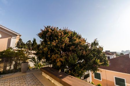 Casa à venda com 318m², 4 quartos e 4 vagas Casa à venda com 318m², 4 quartos e 4 vagasVista