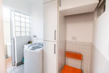 Casa à venda com 318m², 4 quartos e 4 vagas Casa à venda com 318m², 4 quartos e 4 vagasÁrea de Serviço