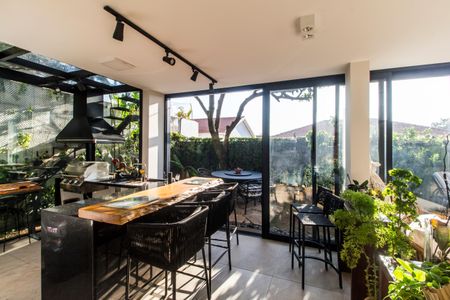 Casa à venda com 318m², 4 quartos e 4 vagas Casa à venda com 318m², 4 quartos e 4 vagasÁrea gourmet