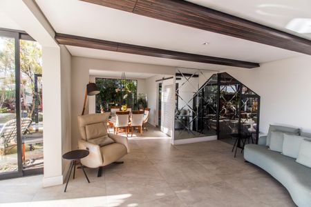 Casa à venda com 318m², 4 quartos e 4 vagas Casa à venda com 318m², 4 quartos e 4 vagasSala 1