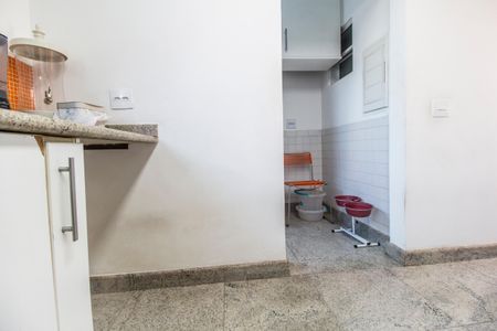 Casa à venda com 318m², 4 quartos e 4 vagas Casa à venda com 318m², 4 quartos e 4 vagasCozinha