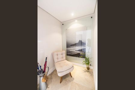 Casa à venda com 318m², 4 quartos e 4 vagas Casa à venda com 318m², 4 quartos e 4 vagasHall social