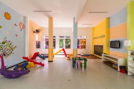 Casa à venda com 318m², 4 quartos e 4 vagas Casa à venda com 318m², 4 quartos e 4 vagasBrinquedoteca