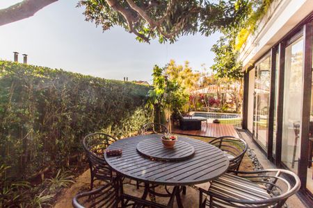 Casa à venda com 318m², 4 quartos e 4 vagas Casa à venda com 318m², 4 quartos e 4 vagasÁrea gourmet