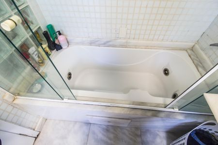 Casa à venda com 318m², 4 quartos e 4 vagas Casa à venda com 318m², 4 quartos e 4 vagasBanheiro da Suíte 1