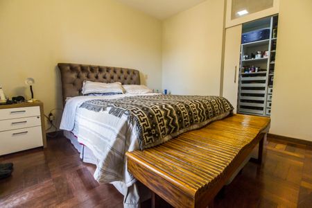 Casa à venda com 318m², 4 quartos e 4 vagas Casa à venda com 318m², 4 quartos e 4 vagasSuíte 1