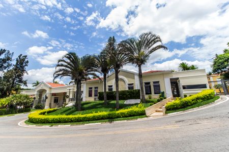 Casa à venda com 318m², 4 quartos e 4 vagas Casa à venda com 318m², 4 quartos e 4 vagasVista da Rua