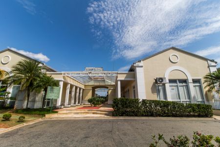 Casa à venda com 318m², 4 quartos e 4 vagas Casa à venda com 318m², 4 quartos e 4 vagasVista da Rua