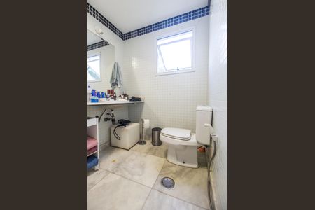 Casa à venda com 318m², 4 quartos e 4 vagas Casa à venda com 318m², 4 quartos e 4 vagasBanheiro da Suíte 1