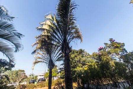 Casa à venda com 318m², 4 quartos e 4 vagas Casa à venda com 318m², 4 quartos e 4 vagasVista