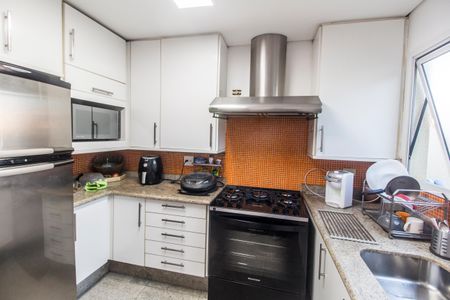 Casa à venda com 318m², 4 quartos e 4 vagas Casa à venda com 318m², 4 quartos e 4 vagasCozinha