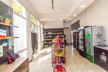 Casa à venda com 318m², 4 quartos e 4 vagas Casa à venda com 318m², 4 quartos e 4 vagasMercado