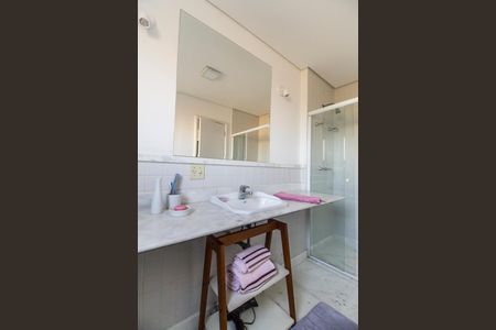 Casa à venda com 318m², 4 quartos e 4 vagas Casa à venda com 318m², 4 quartos e 4 vagasBanheiro da Suíte 4