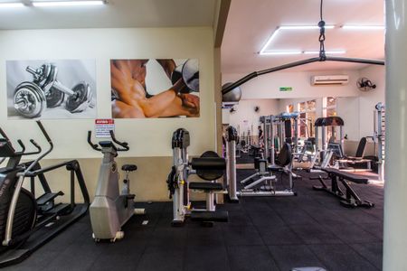 Casa à venda com 318m², 4 quartos e 4 vagas Casa à venda com 318m², 4 quartos e 4 vagasAcademia