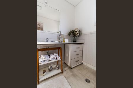 Casa à venda com 318m², 4 quartos e 4 vagas Casa à venda com 318m², 4 quartos e 4 vagasBanheiro da Suíte 2