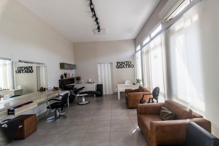 Casa à venda com 318m², 4 quartos e 4 vagas Casa à venda com 318m², 4 quartos e 4 vagasÁrea comum - Salão