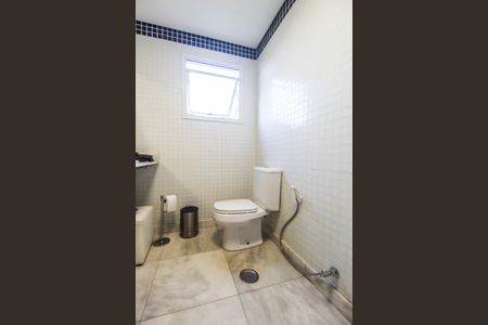 Casa à venda com 318m², 4 quartos e 4 vagas Casa à venda com 318m², 4 quartos e 4 vagasBanheiro da Suíte 1