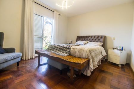 Casa à venda com 318m², 4 quartos e 4 vagas Casa à venda com 318m², 4 quartos e 4 vagasSuíte 1