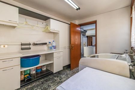 Casa à venda com 550m², 4 quartos e 3 vagas Casa à venda com 550m², 4 quartos e 3 vagasÁrea de Serviço