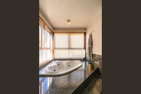 Casa à venda com 550m², 4 quartos e 3 vagas Casa à venda com 550m², 4 quartos e 3 vagasBanheiro da Suíte 4