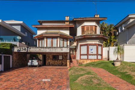 Casa à venda com 550m², 4 quartos e 3 vagas Casa à venda com 550m², 4 quartos e 3 vagasFachada