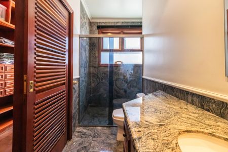 Casa à venda com 550m², 4 quartos e 3 vagas Casa à venda com 550m², 4 quartos e 3 vagasCloset da suíte 3