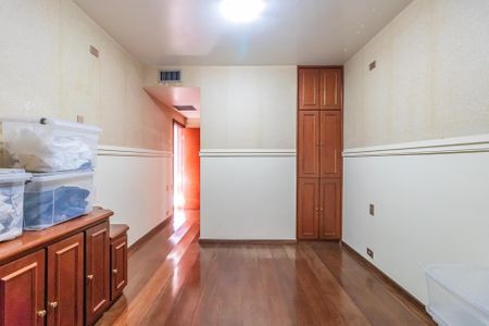 Casa à venda com 550m², 4 quartos e 3 vagas Casa à venda com 550m², 4 quartos e 3 vagasSuíte 1