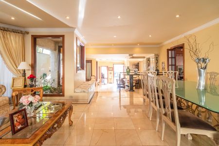 Casa à venda com 550m², 4 quartos e 3 vagas Casa à venda com 550m², 4 quartos e 3 vagasSala de Jantar