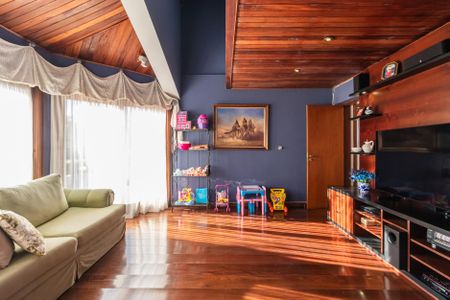 Casa à venda com 550m², 4 quartos e 3 vagas Casa à venda com 550m², 4 quartos e 3 vagasSala 2