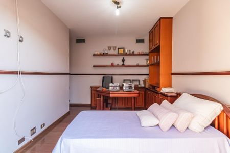 Casa à venda com 550m², 4 quartos e 3 vagas Casa à venda com 550m², 4 quartos e 3 vagasSuíte 3