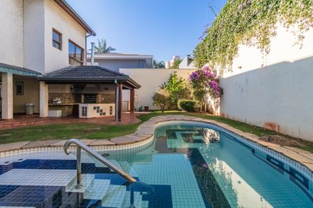 Casa à venda com 550m², 4 quartos e 3 vagas Casa à venda com 550m², 4 quartos e 3 vagasPiscina