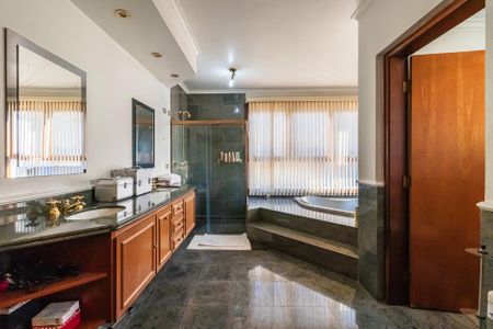 Casa à venda com 550m², 4 quartos e 3 vagas Casa à venda com 550m², 4 quartos e 3 vagasBanheiro da Suíte 4